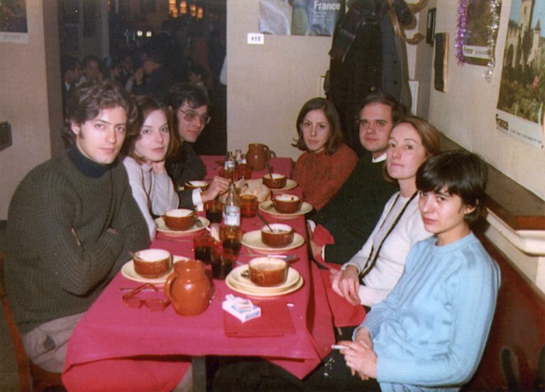 1. Foto Barcelonadiciembre 1969.De izquierda a derecha Felix de AzuaVirginia CareagaG.C.Cuca de ComingesPedro GimferrerRosa RegasAna Ma Moix