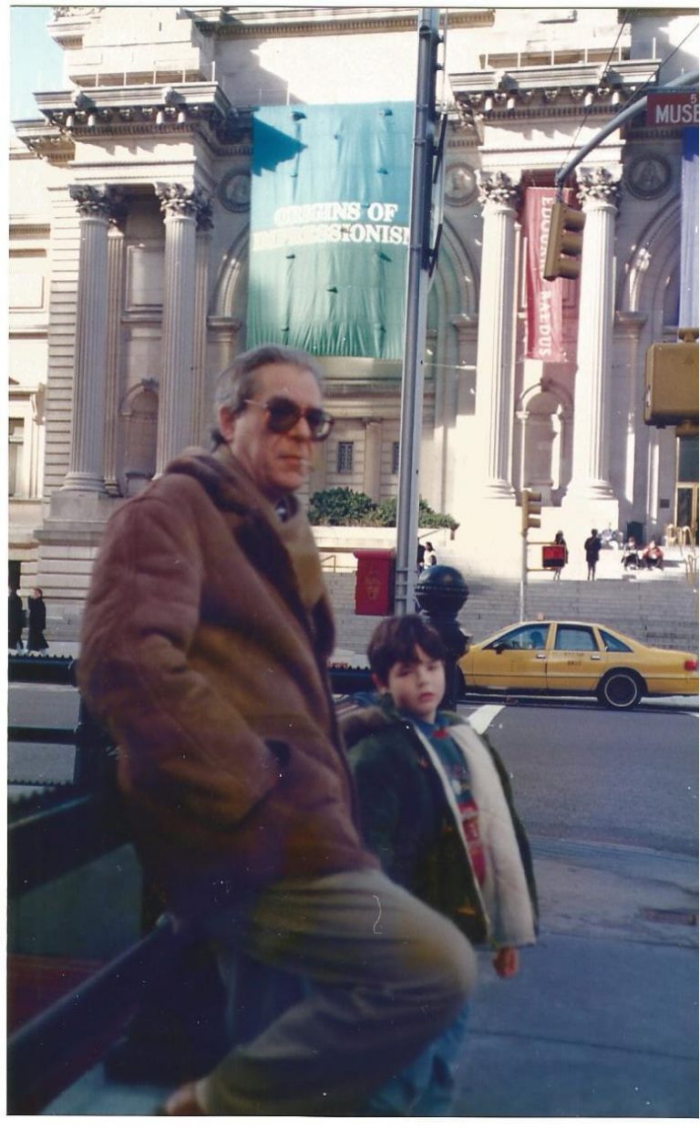 15. Con su hijo ante el MOMA New York 1994 1